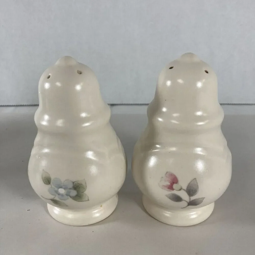 PFALTZGRAFF Stoneware Tea Rose Salt & Pepper Shakers Vtg Cottagecore Grannycore